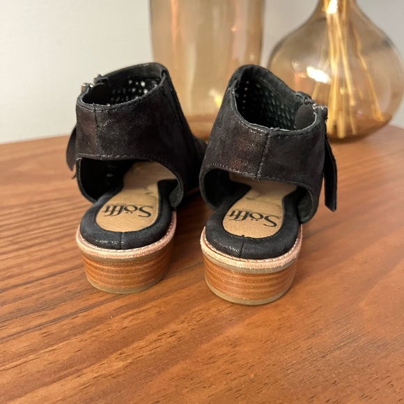 Sofft Natesa Black Shimmer Leather Sandals - Picture 10 of 11